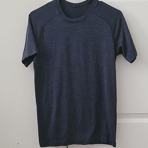 Lululemon Men's Midnight Blue Shirt - Sz XS